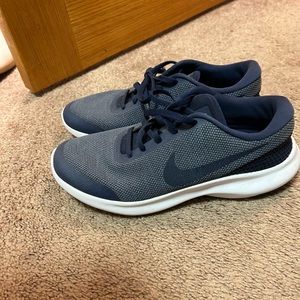 Navy blue Nike gym shoes